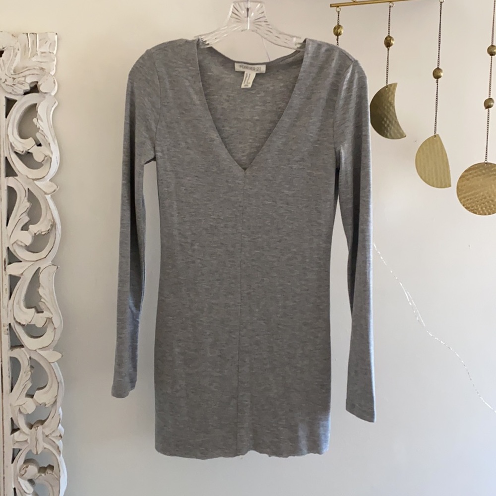 🪞 classic v neck long sleeve raw hem midi dress in light grey women’s medium